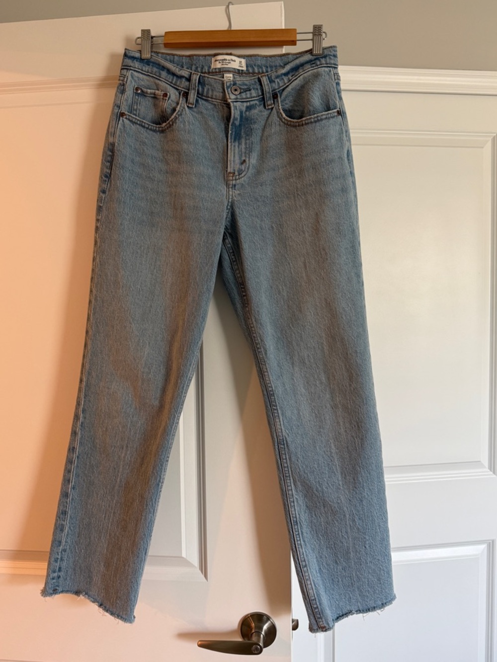 Abercrombie & Fitch Curve Love 90s Straight Leg Mid Rise Jean